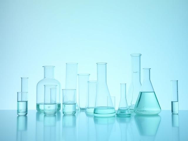 Cristalería resistente al calor en un laboratorio de investigación